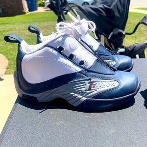 Allen Iverson’s Reebok Boys Sneaker size 7 (size 9 in Women’s)